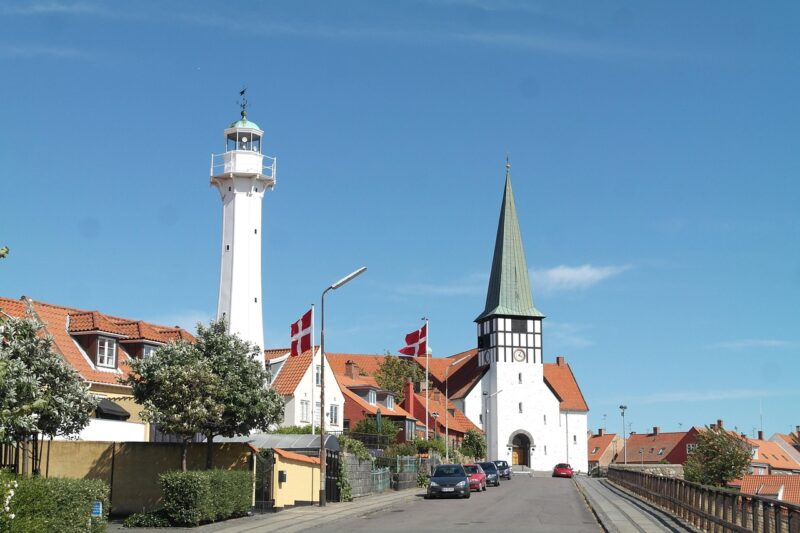 Trendy eller tidløst? Find det rette vedhæng til dit smykke